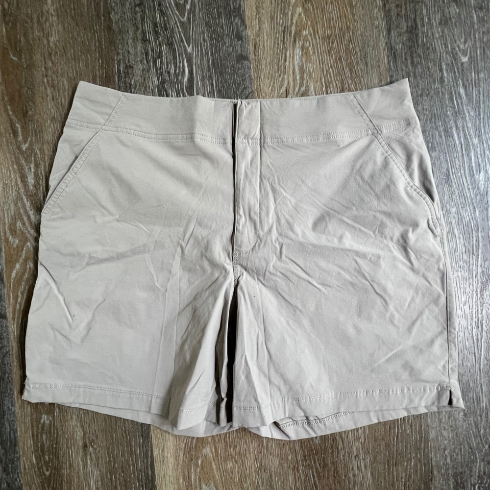 Columbia Shorts Womens 14 Tan Khaki Outdoor Hiking Performance 6 Inch Inseam